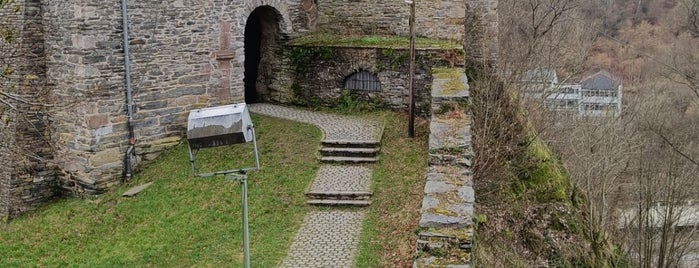 Burg Monschau is one of D vakantie Huib.