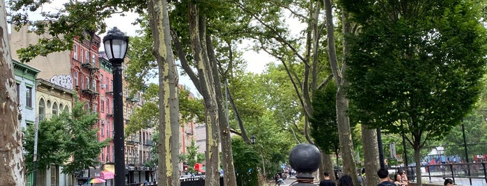 Sara Delano Roosevelt Park is one of Manhattan.