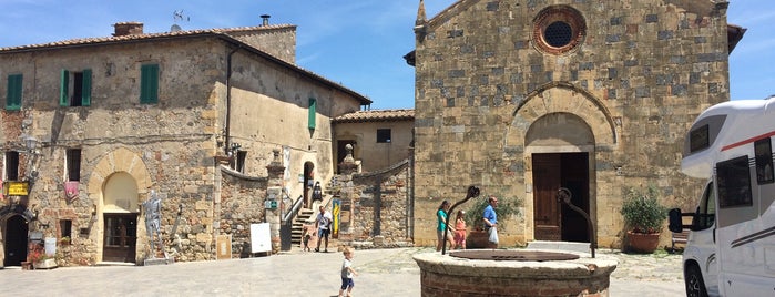 Castello di Monteriggioni is one of Tuscany.