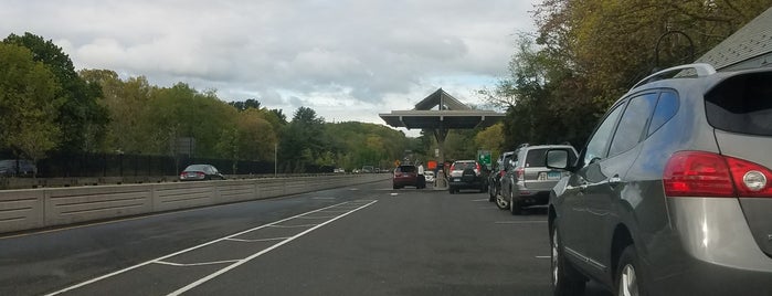 Rt-15S Fairfield Service Plaza is one of Lugares favoritos de Rick E.