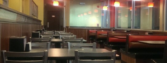 Hardee's is one of Tempat yang Disukai Rick E.