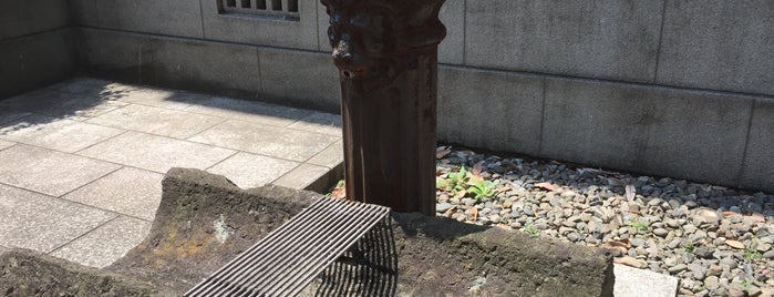 Japan's First street-fountain and Bluff gutter is one of 横浜散歩.