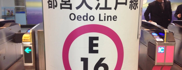 Oedo Line Tsukishima Station (E16) is one of 都営地下鉄 大江戸線.
