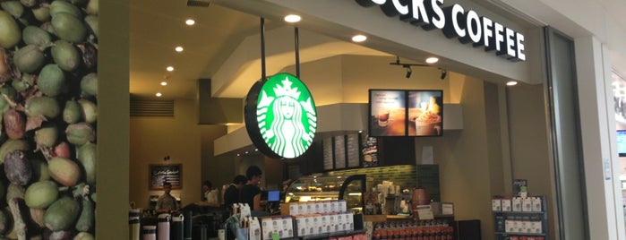 Starbucks is one of สถานที่ที่ 🍩 ถูกใจ.