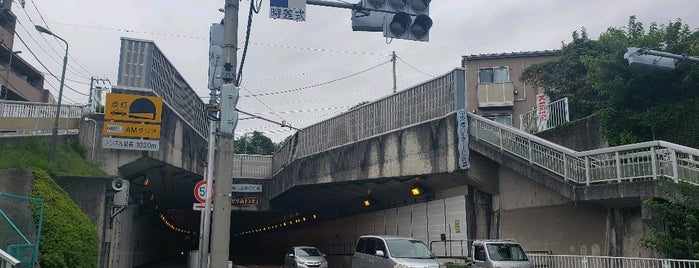 ひよどり山トンネル南交差点 is one of 八王子.