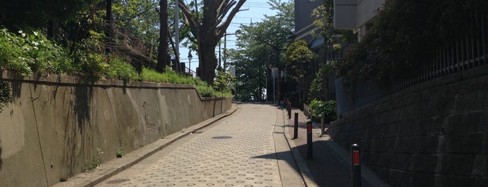 汐汲坂 is one of 横浜の坂道を歩く.