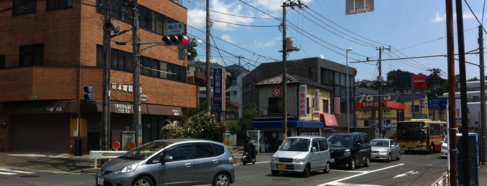 梅の木交差点 is one of 国道16号(八王子街道, 県道56号).