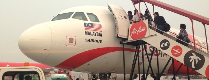 Aéroport international de Kuala Lumpur (KUL) is one of Airports.