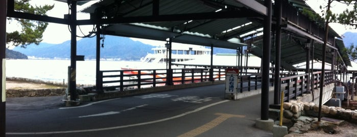 宮島フェリーターミナル is one of 岩国・宮島の旅, Jan.4-5,2013.