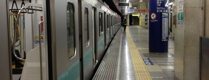 Chiyoda Line Kita-senju Station (C18) is one of Locais curtidos por Hirorie.