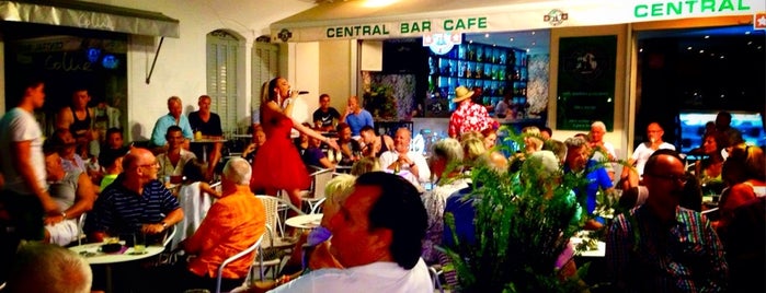 Central Bar Cafe is one of สถานที่ที่ Ubu ถูกใจ.