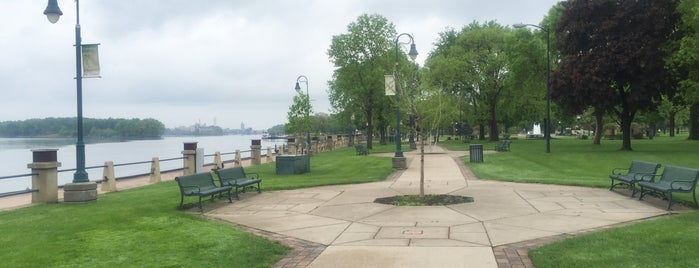 Riverside Park is one of Not a bar!.