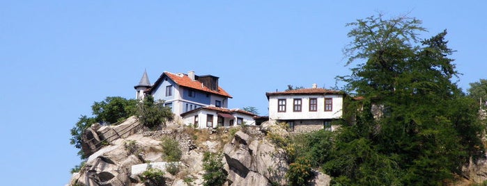 Хълм на въжеиграчите (Джамбаз тепе) is one of Пловдивските тепета.