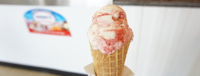 AB Ice Cream and Candy Shoppe is one of Lugares favoritos de Arnaldo.