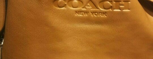 Coach is one of Oscarさんのお気に入りスポット.
