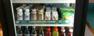 SUBWAY is one of Locais curtidos por Candace.