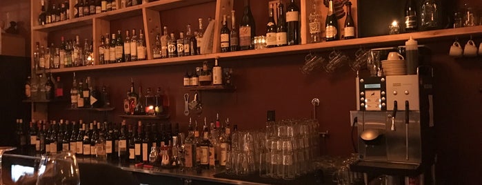 Scarlett's Wine Bar is one of สถานที่ที่ Alex ถูกใจ.
