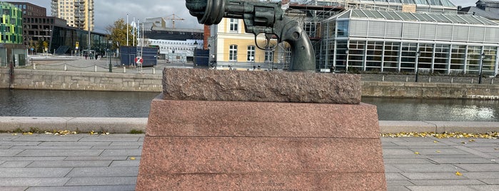 The Knotted Gun is one of Malmö.