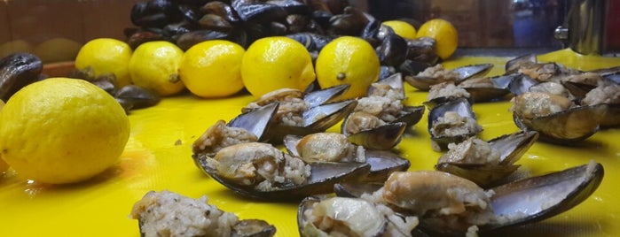 İnci Midye Dolma is one of Yahyaさんのお気に入りスポット.