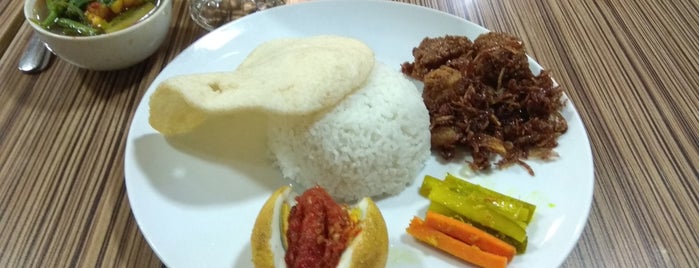 Siapakira Rumah Makan & Roti is one of Indonesian.