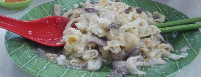Kwetiau Ompong (Warung Tinggi) is one of Heidy's Favourite Restaurant.