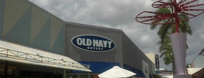 Old Navy Outlet is one of Tempat yang Disukai Maru.