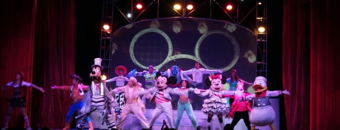 Disney Live!: Mickey's Music Festival Antalya Sahnesi is one of Tempat yang Disukai Liv.