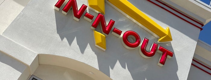 In-N-Out Burger is one of สถานที่ที่ Nate ถูกใจ.
