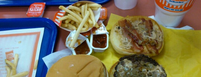 Whataburger is one of Lugares favoritos de Amanda.