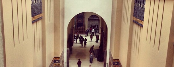 Pergamonmuseum is one of art museums.