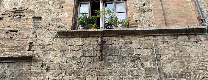 San Gimignano 1300 is one of Posti che sono piaciuti a Firat.