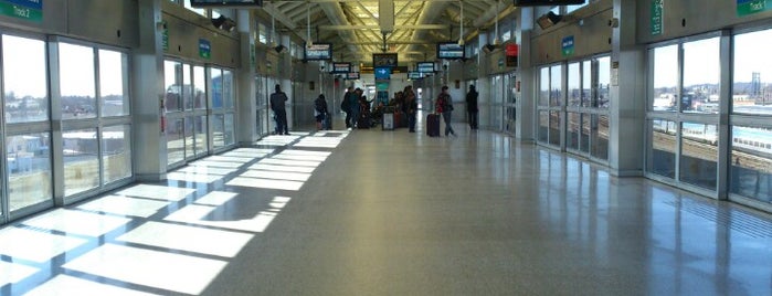 JFK AirTrain - Jamaica Station is one of Locais curtidos por IrmaZandl.