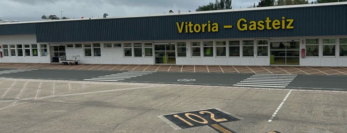 Aeropuerto de Vitoria-Gasteiz (VIT) / Vitoria-Gasteiz'ko Aireportua (Foronda) is one of triangolo.