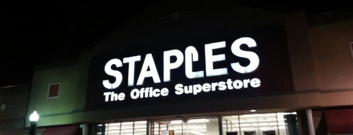 Staples is one of สถานที่ที่ Joey ถูกใจ.