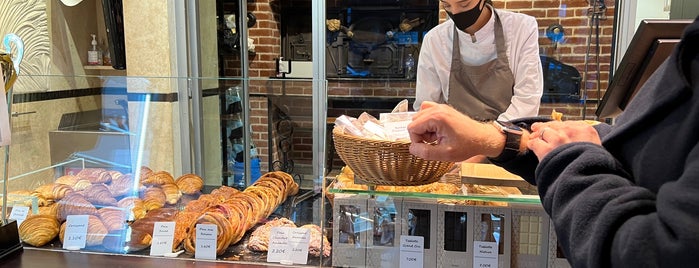 Boulangerie Pichard is one of Pelin -さんのお気に入りスポット.