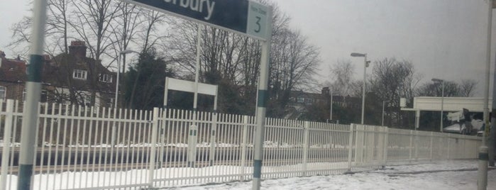 Norbury Railway Station (NRB) is one of Lieux qui ont plu à Vito.