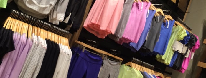 lululemon athletica is one of Locais curtidos por Tracy.