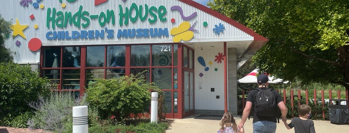 Hands-on House, Children's Museum of Lancaster is one of places I want2 visit with kids !.
