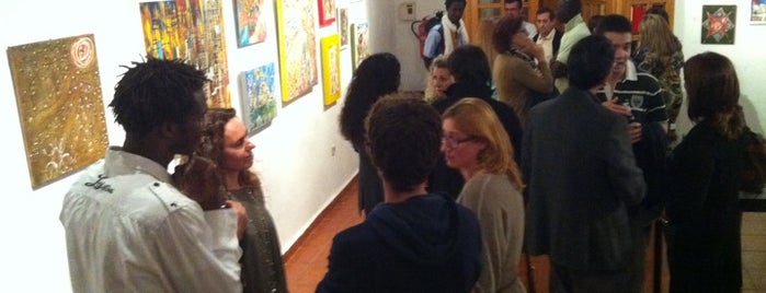 Arte-facto is one of Lista de locales con exposiciones artistas noveles.