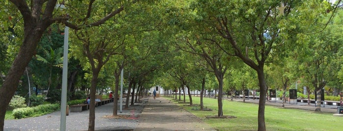 Jardin de l'état is one of La Réunion.