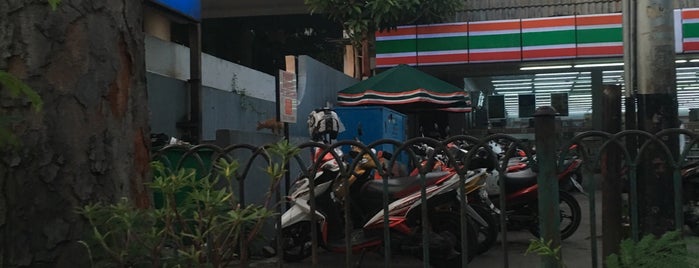 7-Eleven is one of Top 10 dinner spots in jakarta,indonesia.