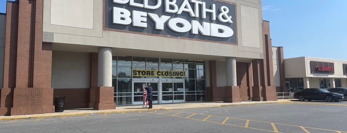 Bed Bath & Beyond is one of Waldorf Shopping.