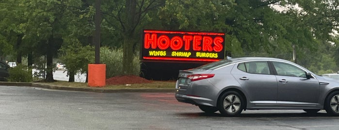 Hooters is one of Time to eat (Waldorf).