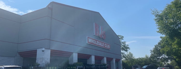 BJ's Wholesale Club is one of Frequent Places.