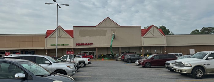 Giant Eagle Supermarket is one of Grocery Favorites.