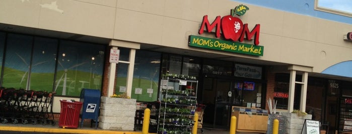 MOM's Organic Market is one of Locais curtidos por Dante.