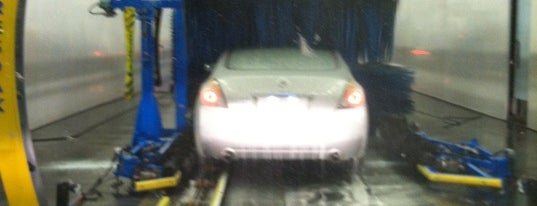 Clean Machine Car Wash is one of Estevan'ın Beğendiği Mekanlar.