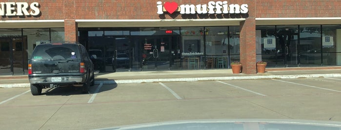 I Heart Muffins is one of สถานที่ที่ T. ถูกใจ.