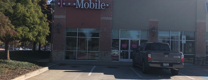 T-Mobile is one of สถานที่ที่ KATIE ถูกใจ.