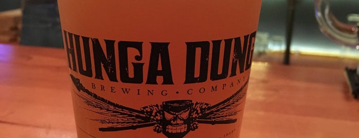 Hunga Dunga Brewing Company is one of Lugares favoritos de Sierra.